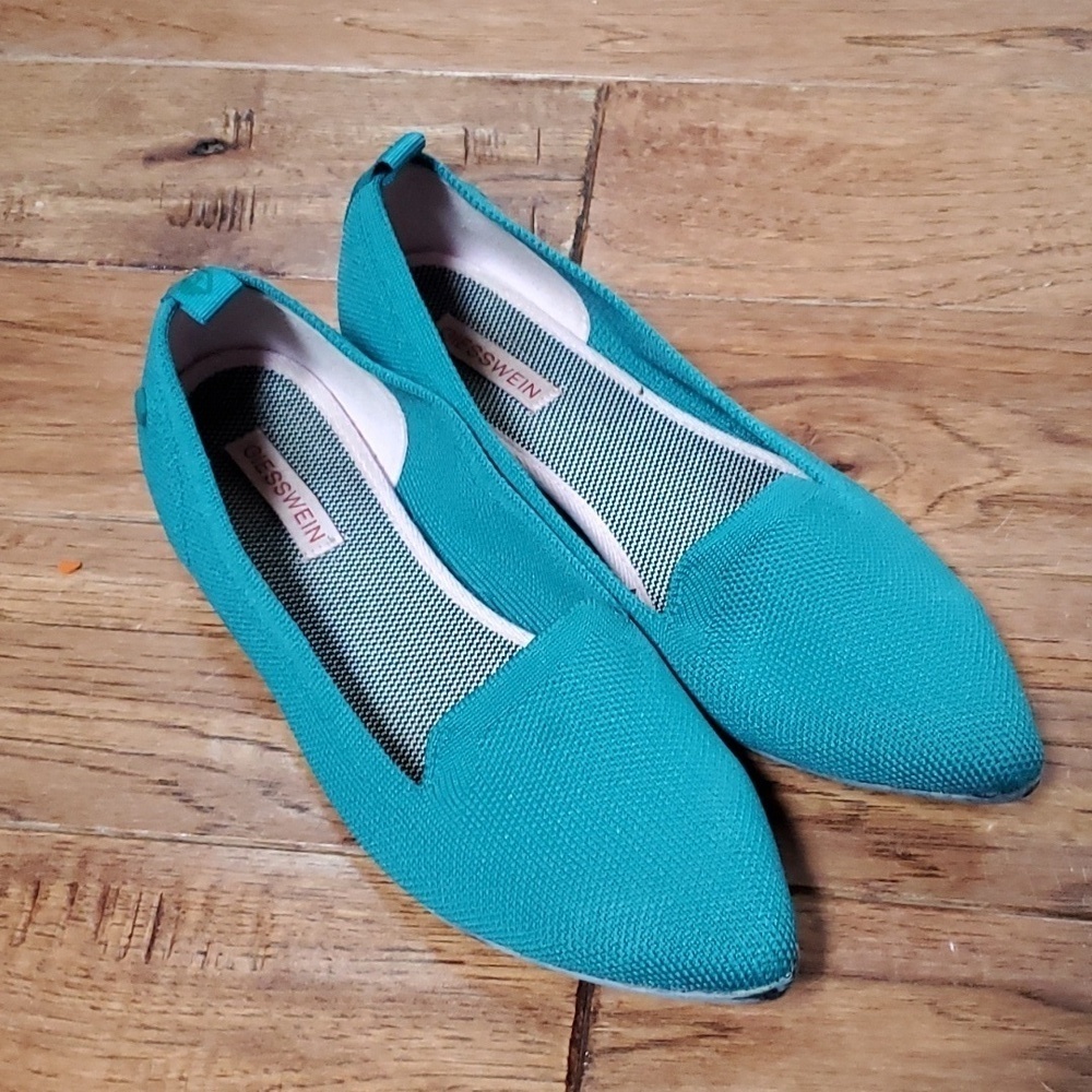 Giesswein pointed toe emerald green knit flats